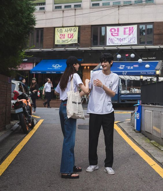 10 Ide Outfit Nonton Konser yang Bikin Kamu Makin Kece!