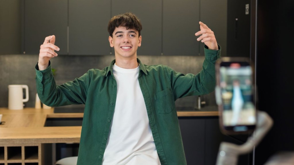 7 Cara Menjadi Influencer yang Baik di Media Sosial hingga Banjir&nbsp;Endorse